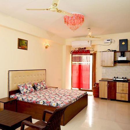 Hare Krishna Home Stay Vrindavan Exterior photo